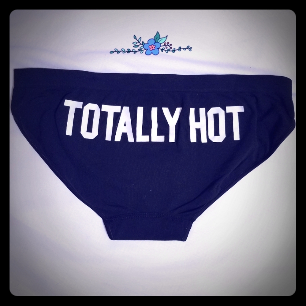 ❤ NWOT  PINK Victorias Secret PINK panty